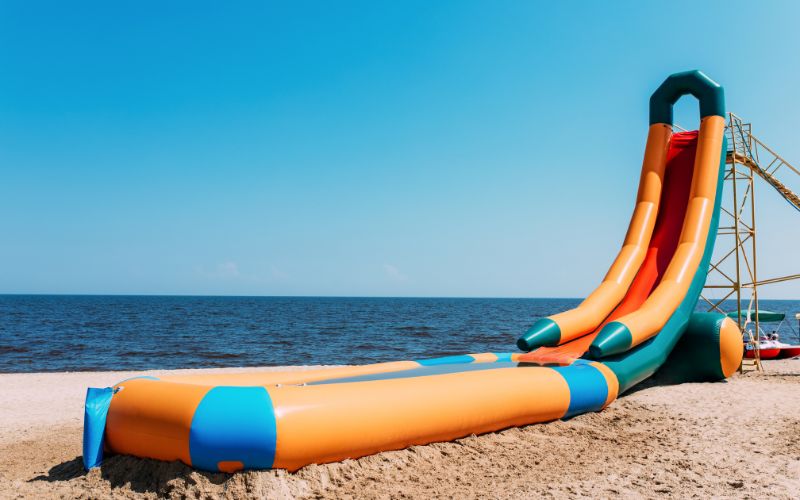 Drying an inflatable water slide
