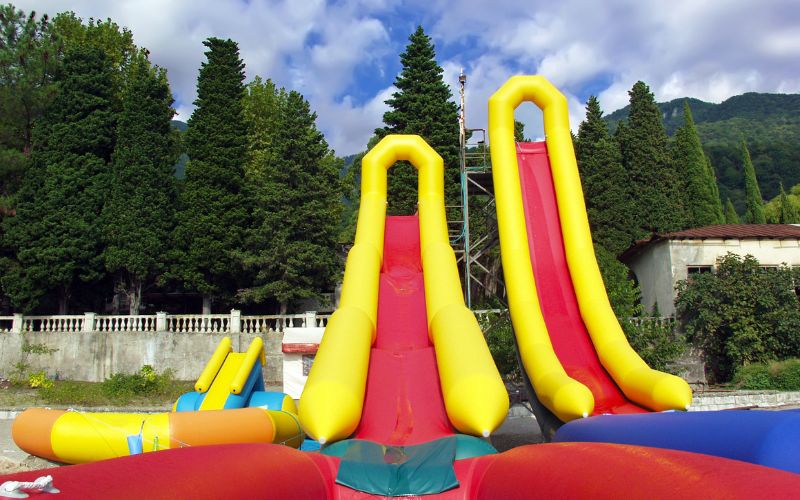 Inflatable water slide