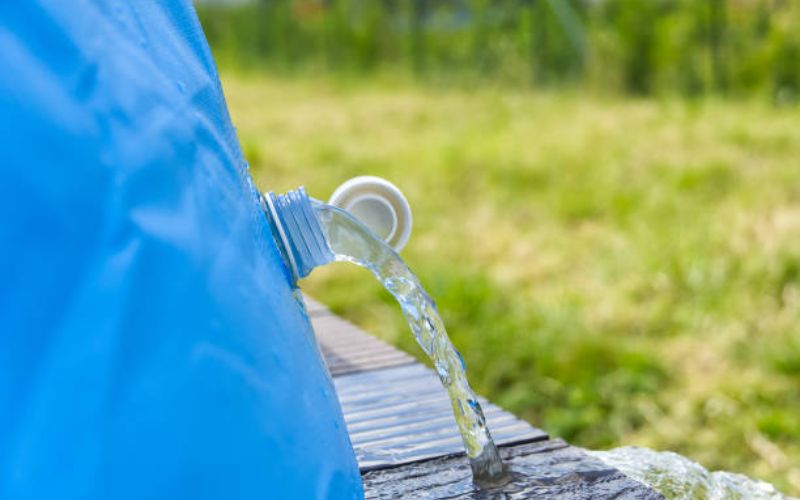 drain plug of an inflatable pool