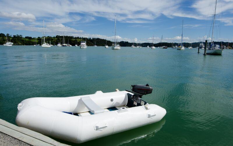 Inflatable dinghy