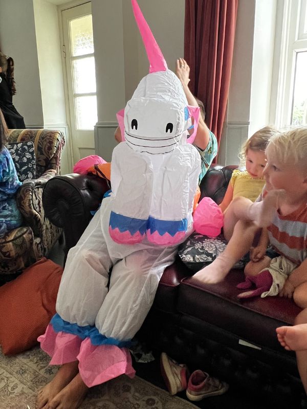 inflatable unicorn costume (600 × 800 px)