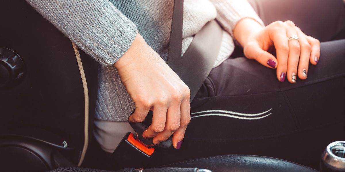 woman fastening her seat belt